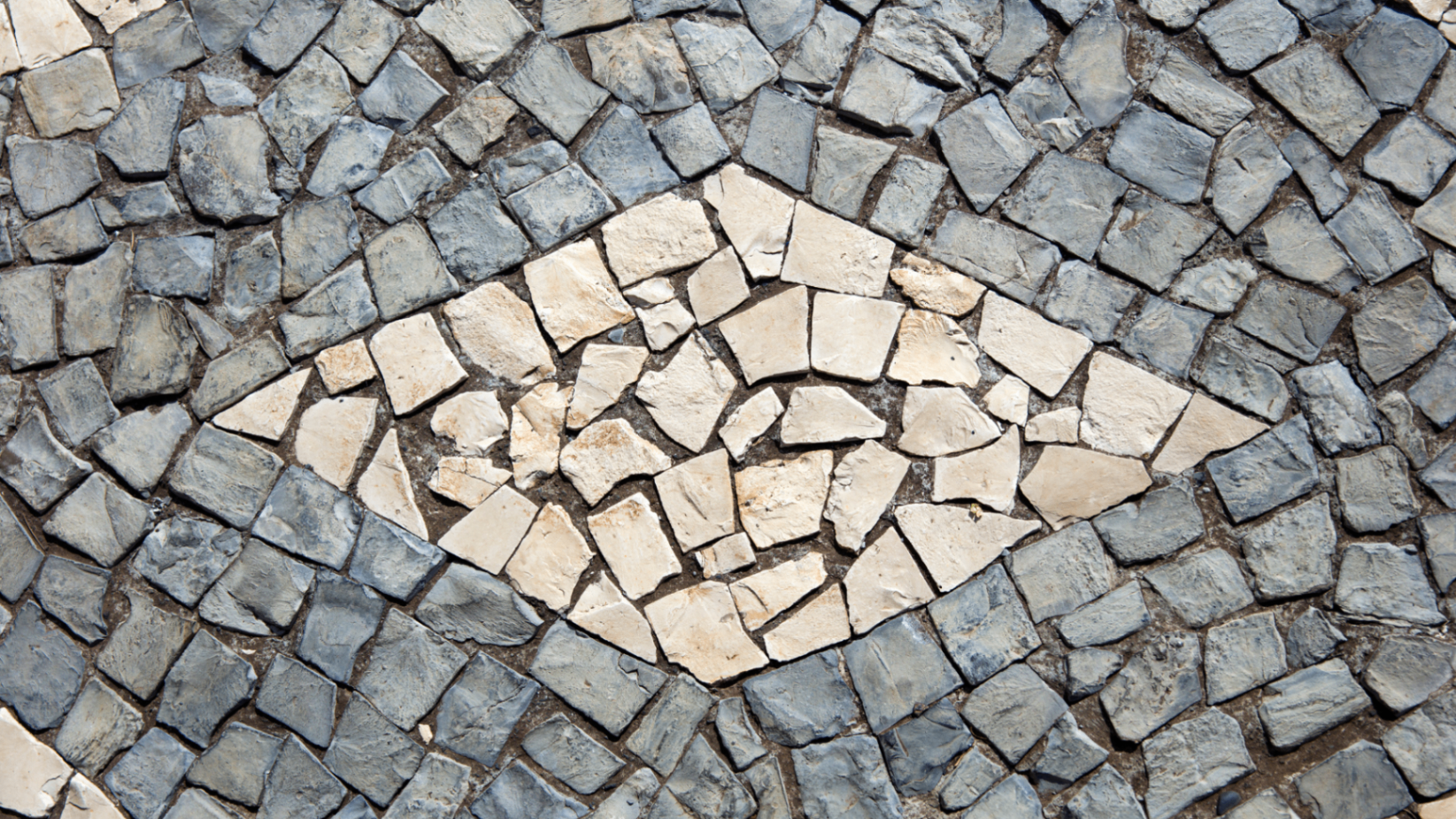 Mosaic of cobblestones with a diamond shape pattern